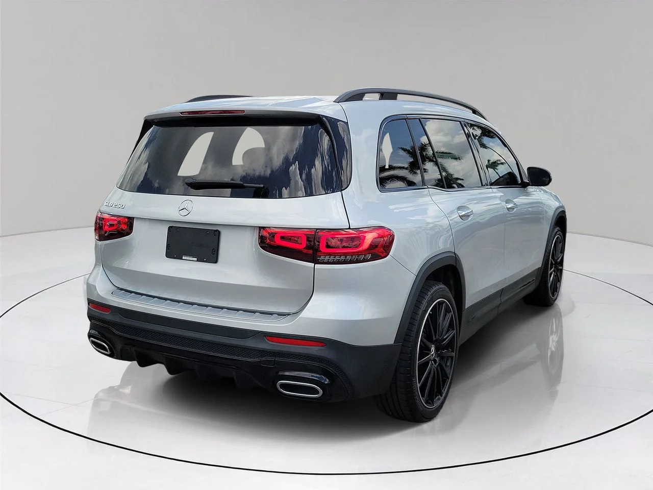 Certified Used 2023  Mercedes-Benz GLB 250 image 4