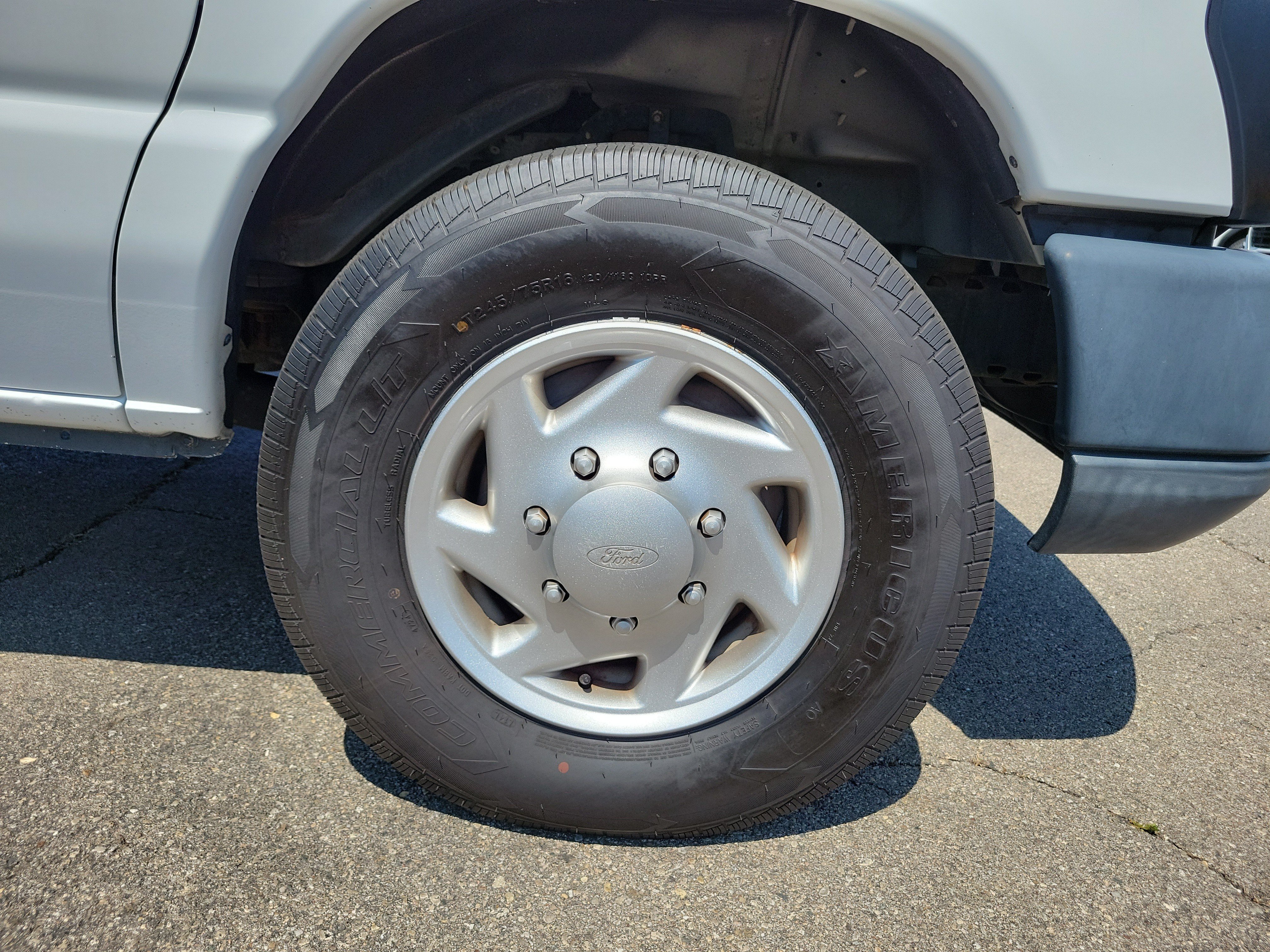 Used 2014  Ford XL image 5