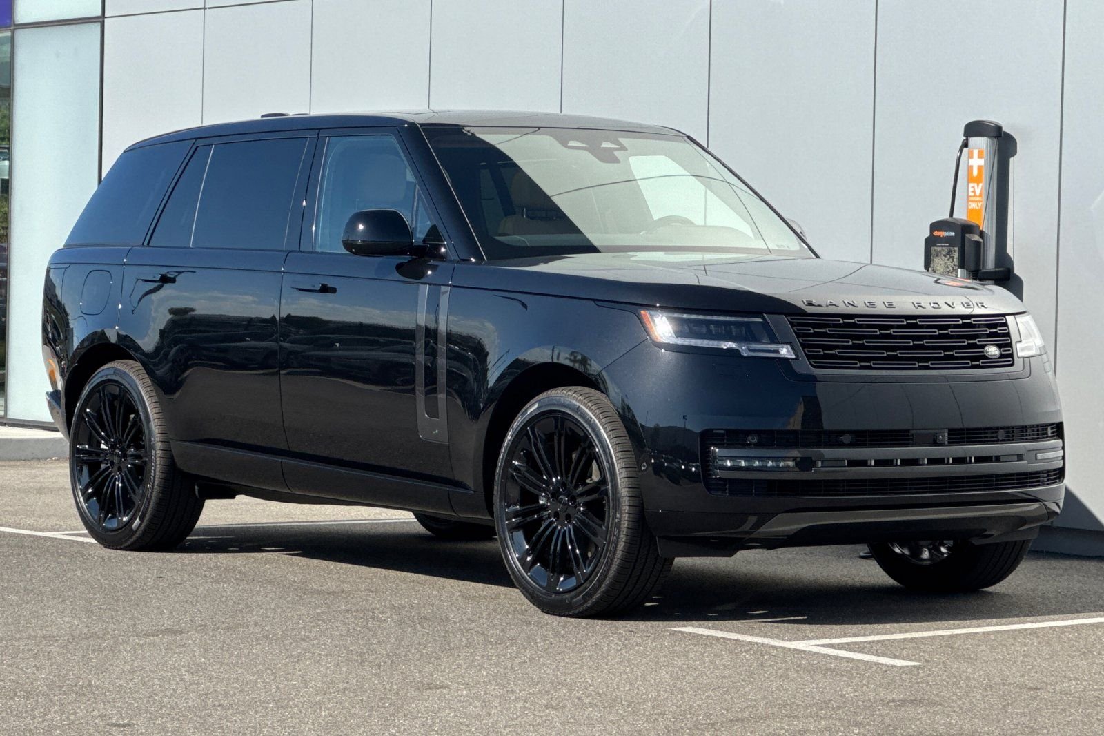 New 2026 Santorini Black Land Rover SE image 7