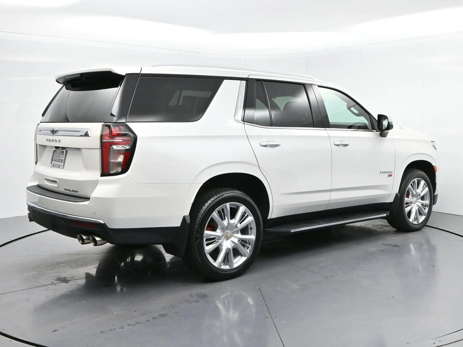 Used 2023 Iridescent Pearl Tricoat Chevrolet Premier image 7
