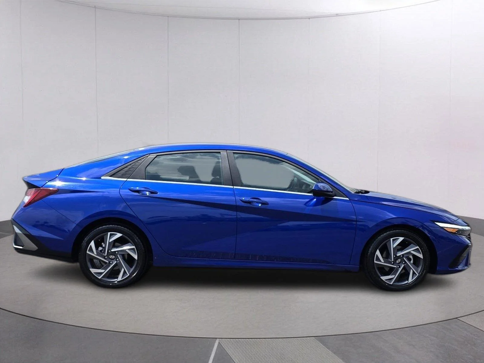 Used 2025 Intense Blue Hyundai SEL Convenience image 4