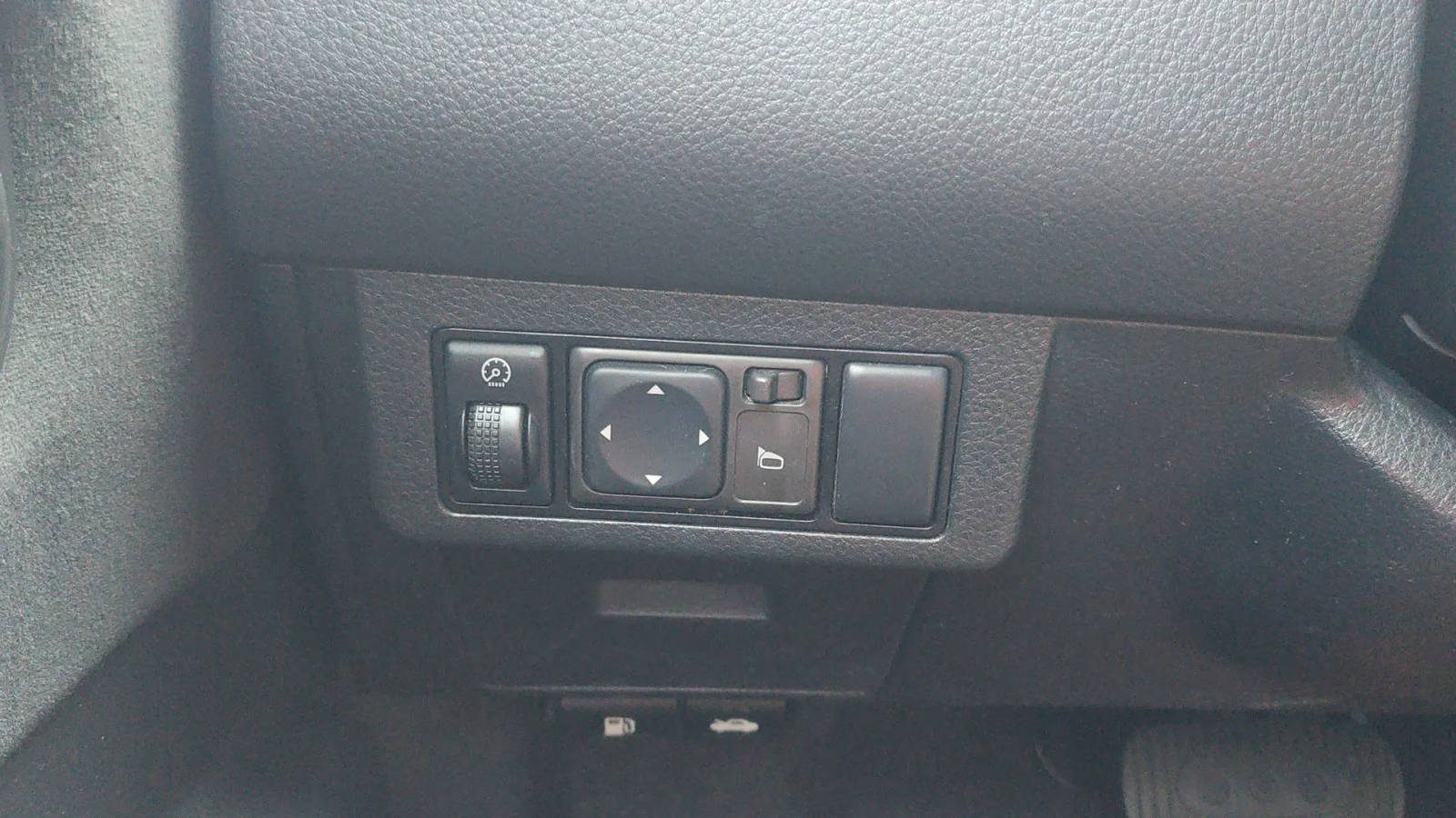 Used 2011 Blue Onyx Nissan 1.8 S image 22