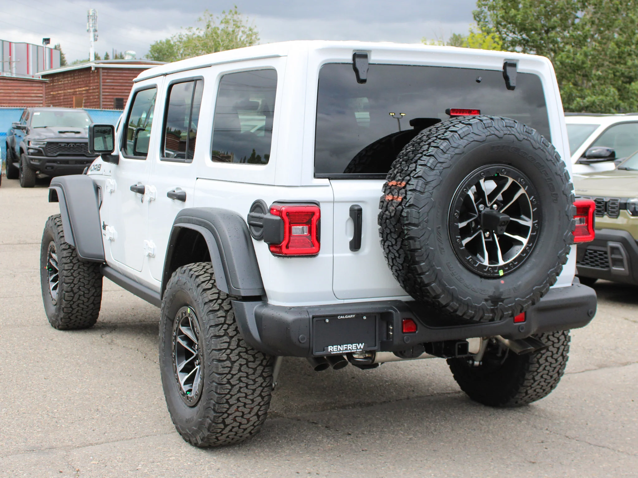 New 2026 White Jeep Moab 392* image 3