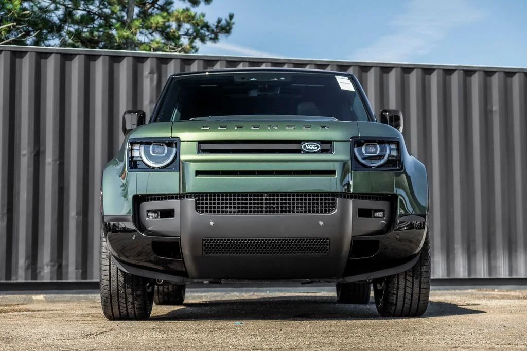New 2026 Woolstone Green Land Rover X-Dynamic SE image 5