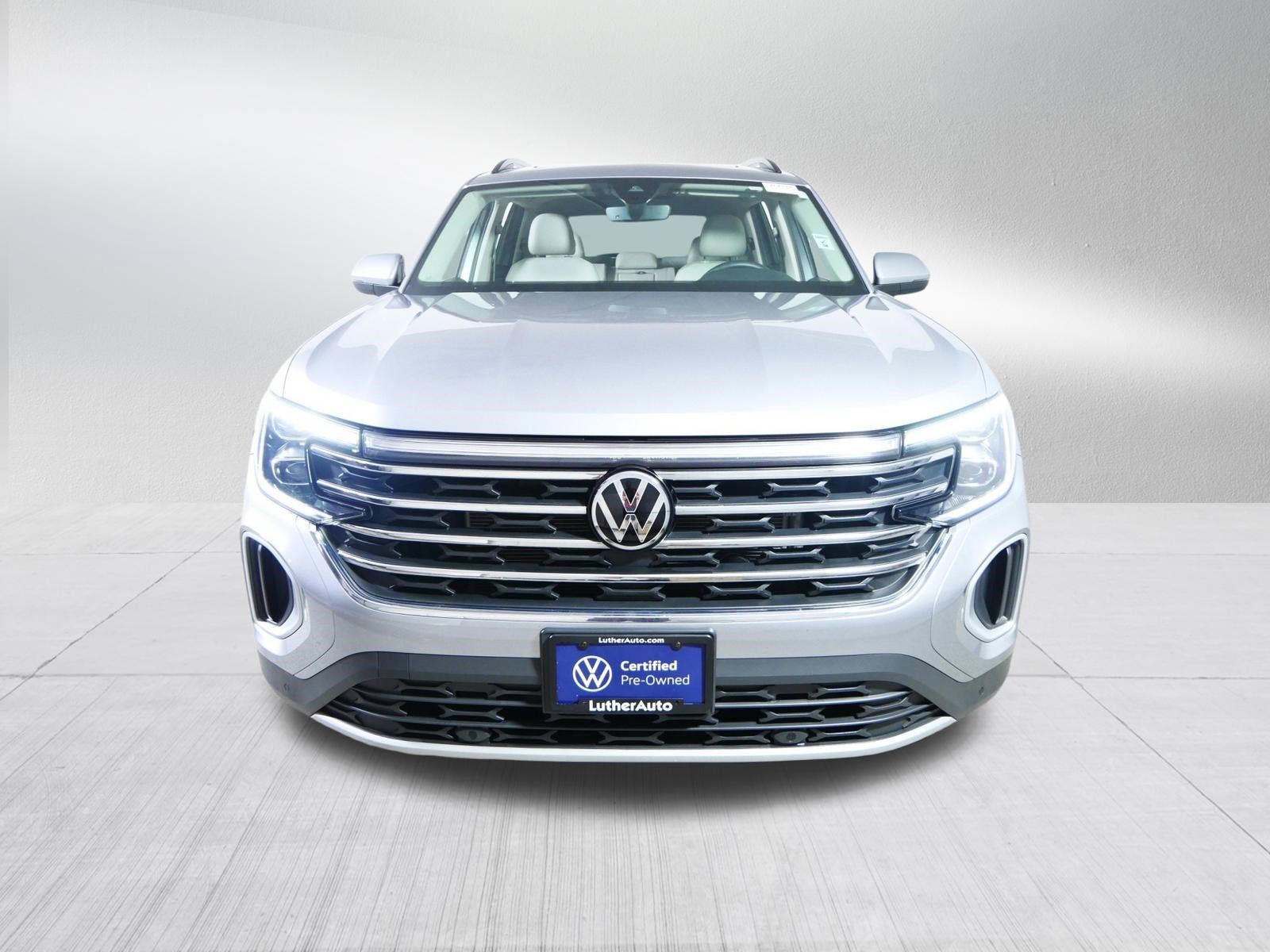 Certified 2024 Volkswagen Atlas SE w/Tech with VIN 1V2KR2CA5RC552490 for sale in Brooklyn Center, Minnesota