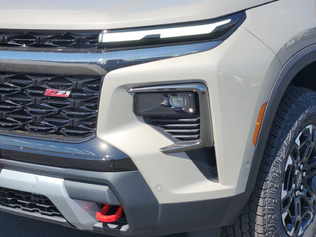 Used 2027 Beige Chevrolet Z71 image 5