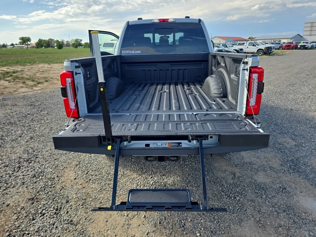 New 2026 Avalanche Ford F-350® Platinum® image 38