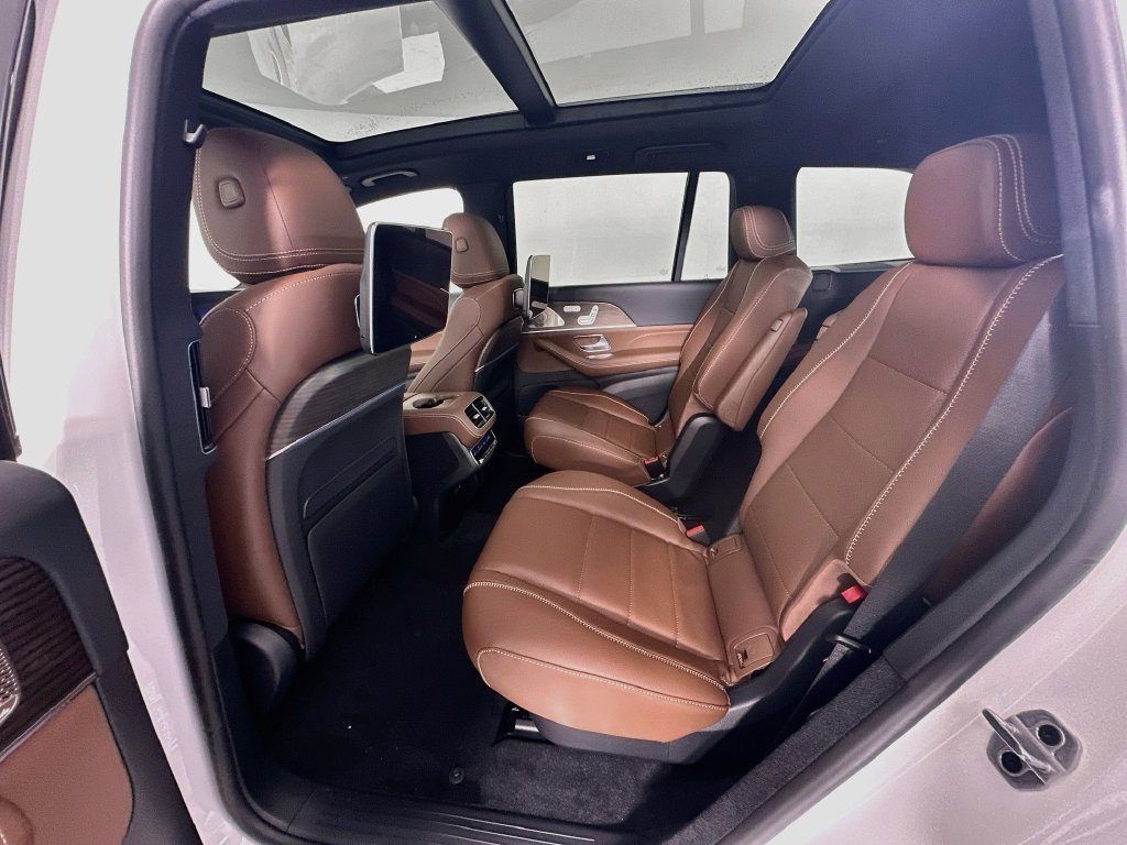 New 2027 MANUFAKTUR Moonlight White Metallic Mercedes-Benz GLS 450 image 60
