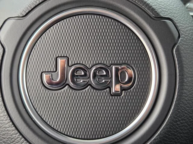 New 2026 Bright White Clear-Coat Exterior Paint Jeep Rubicon image 23