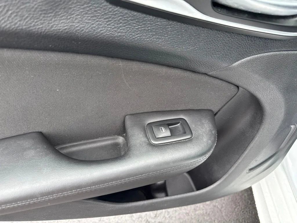 Used 2016 White Chrysler Limited image 28