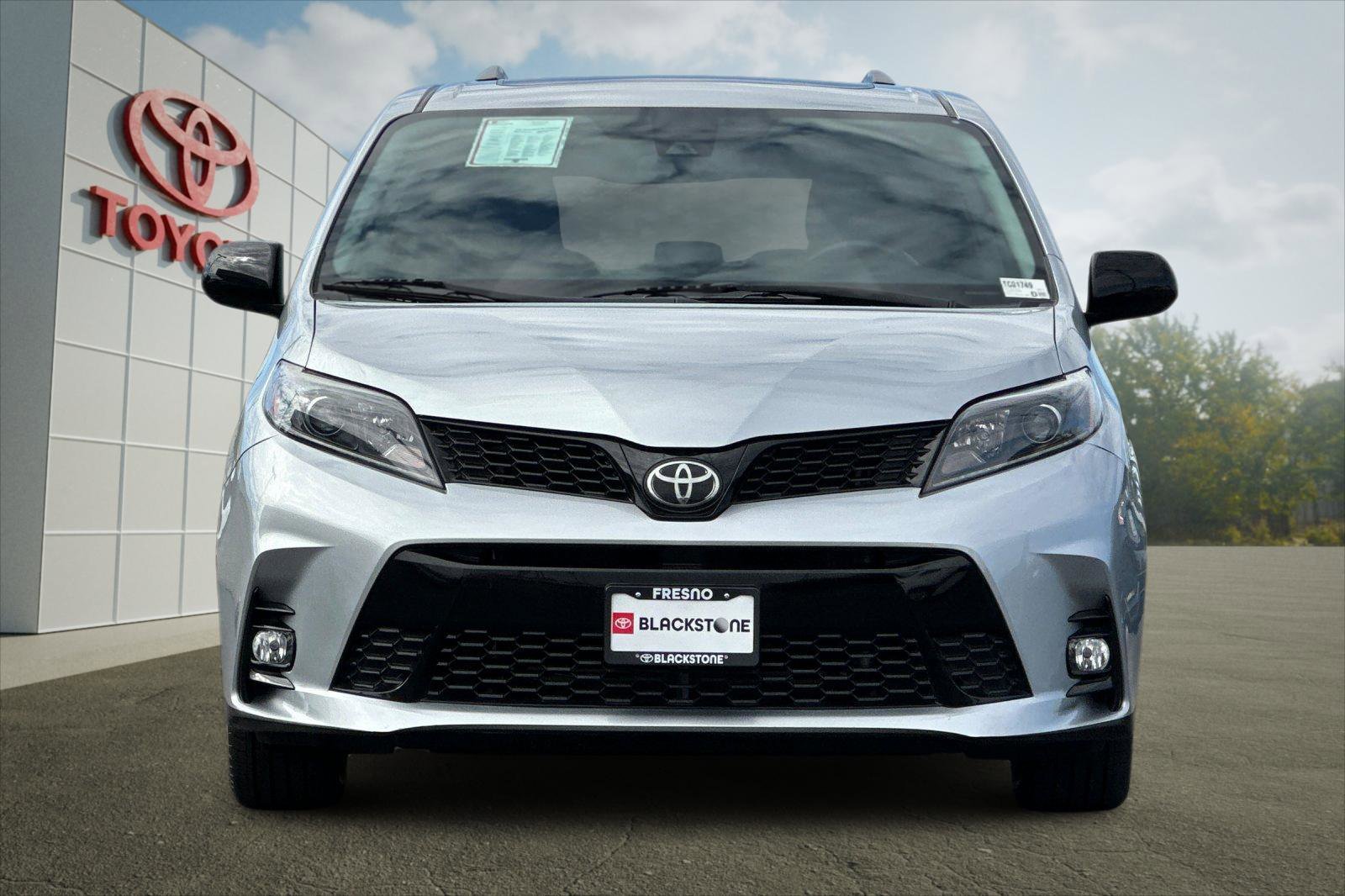 2020 Toyota Sienna SE - Photo 8