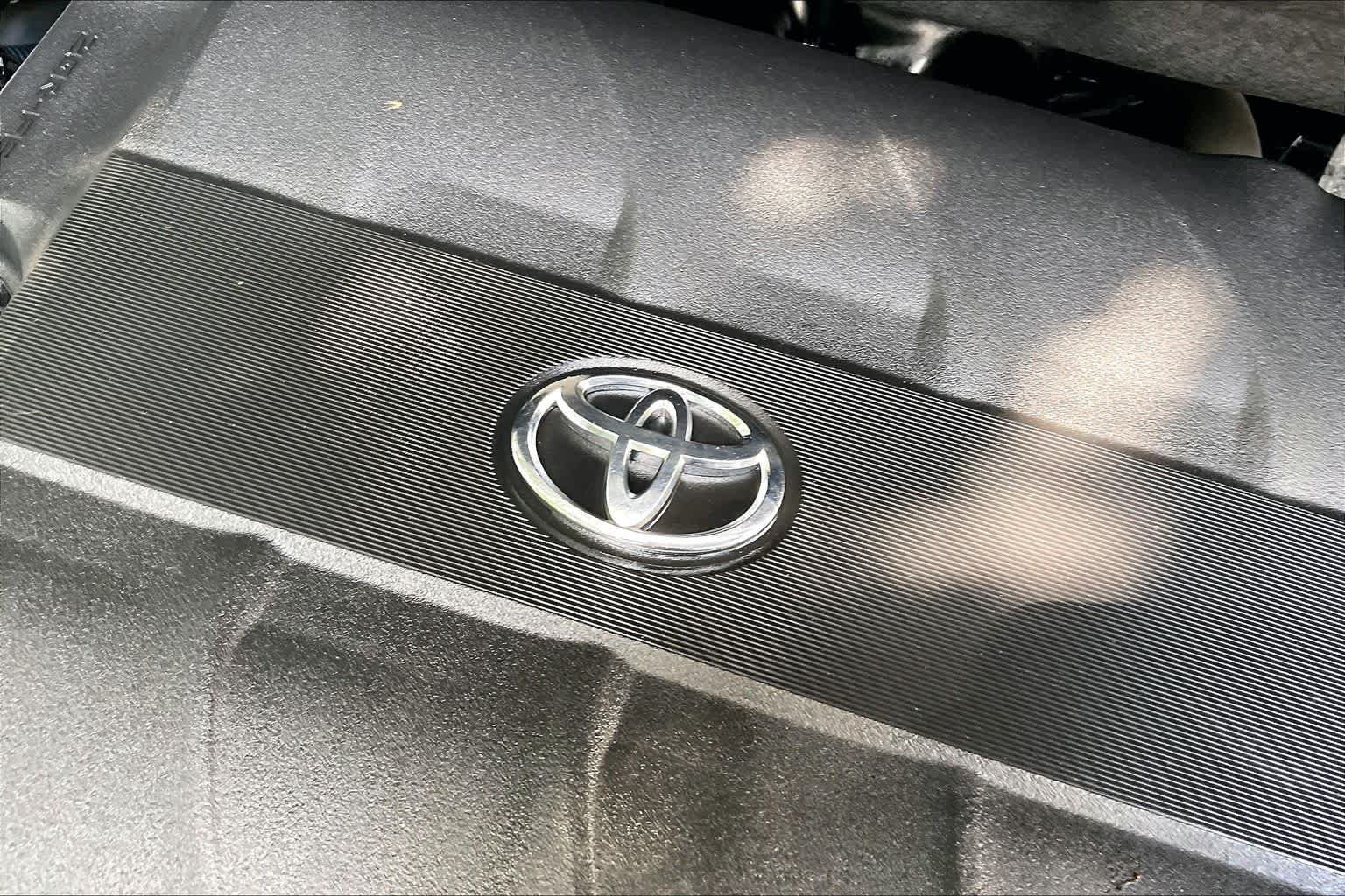 Used 2014 Silver Sky Metallic Toyota XLE image 35