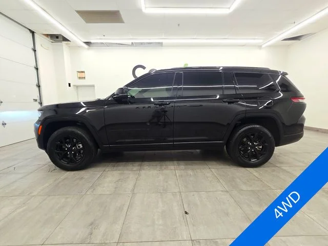 Used 2024 Diamond Black Jeep Altitude X image 2