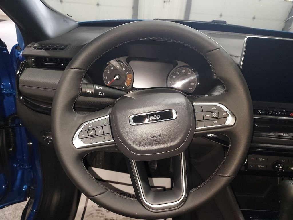 New 2026 Hydro Blue Pearl-Coat Exterior Paint Jeep Latitude image 20