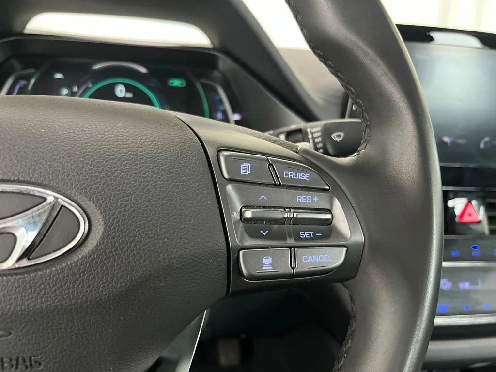 Used 2022 Gray Hyundai SEL image 7