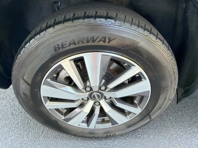 Used 2023 Silver Nissan SL FWD image 17