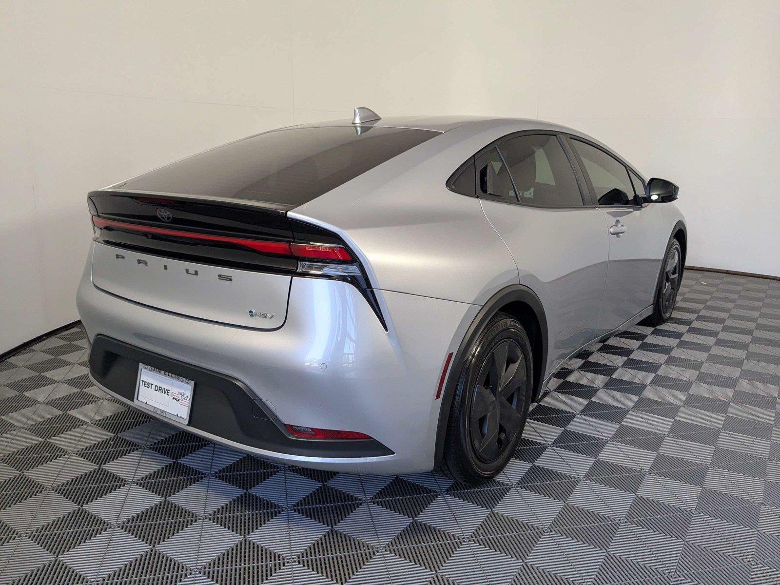 Used 2025 Cutting Edge Toyota LE image 5