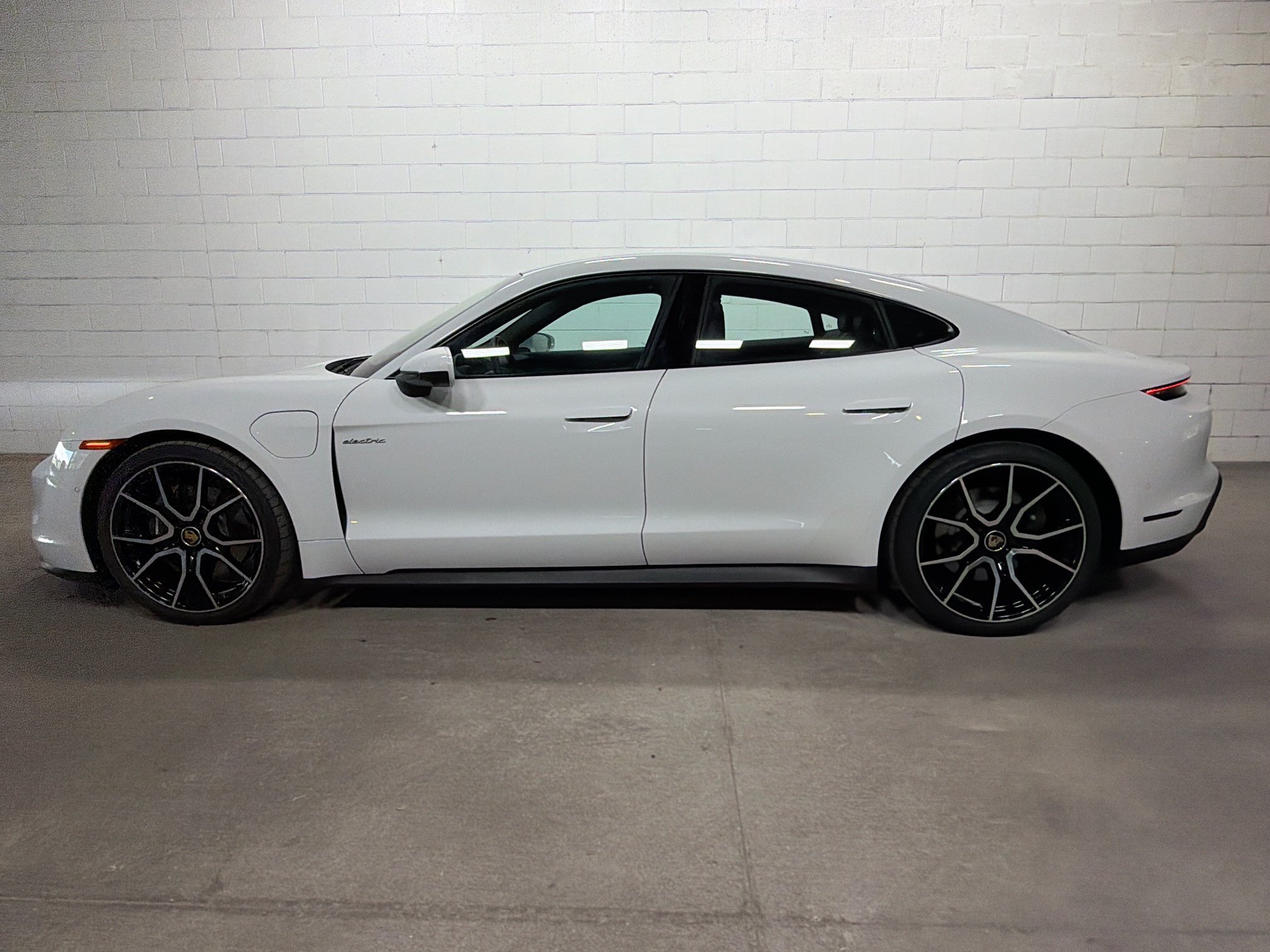 Certified Used 2023 Carrara White Metallic Porsche  image 2