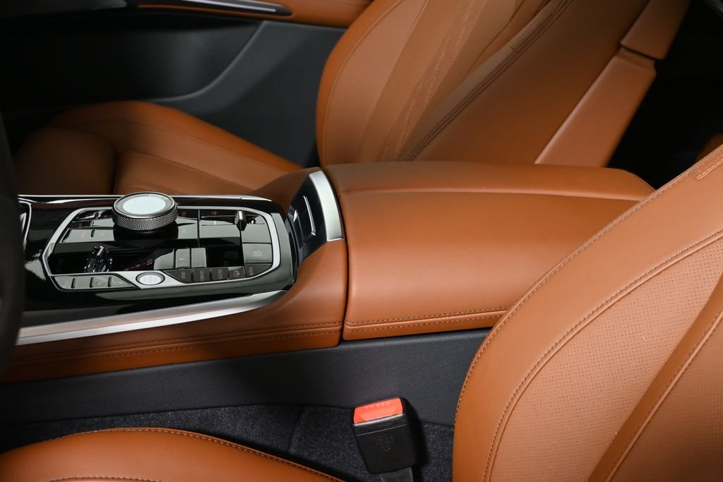 New 2027 Black Sapphire Metallic BMW M60i image 25