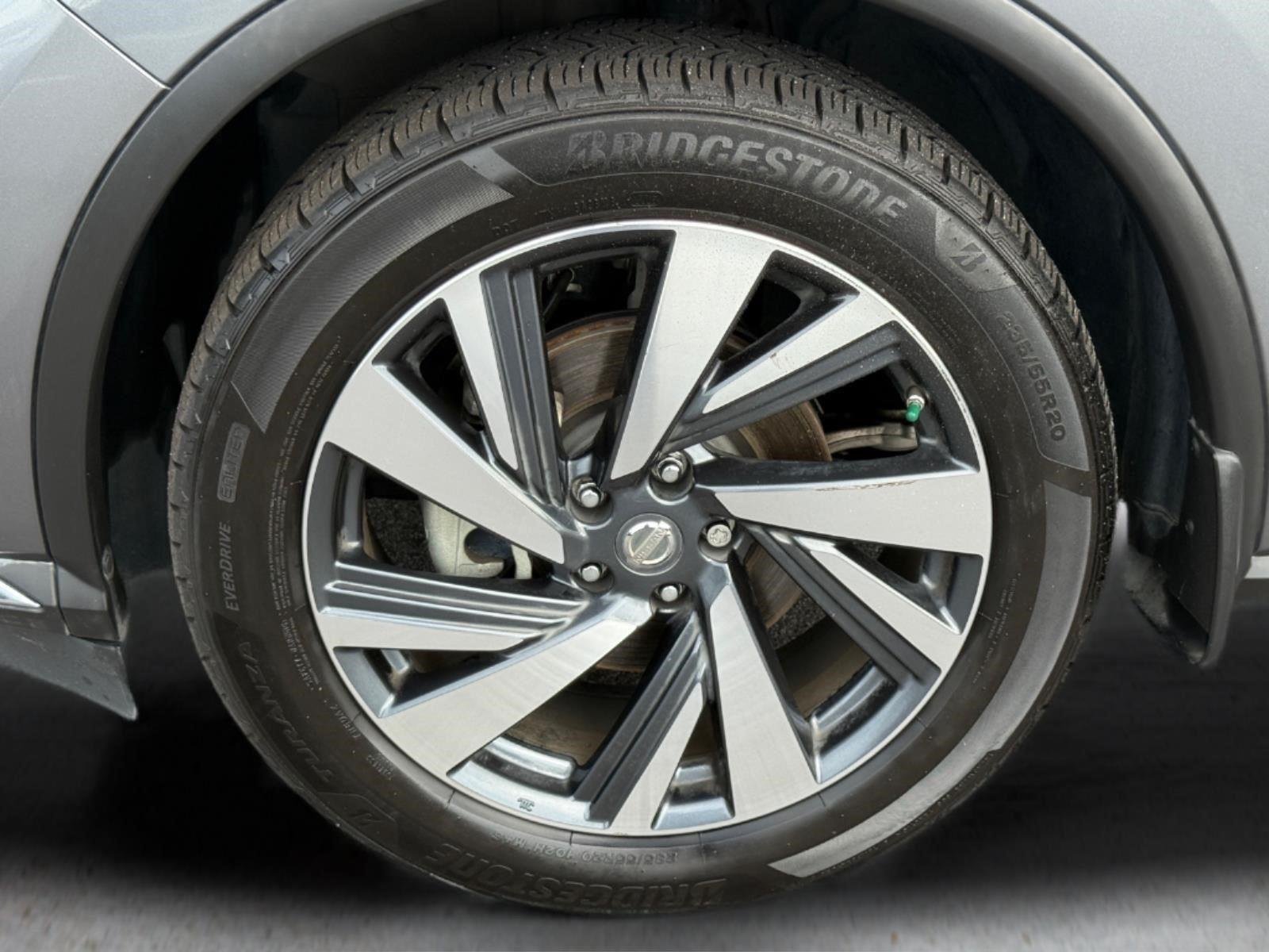 Used 2017 Brilliant Silver Metallic Nissan Platinum image 12