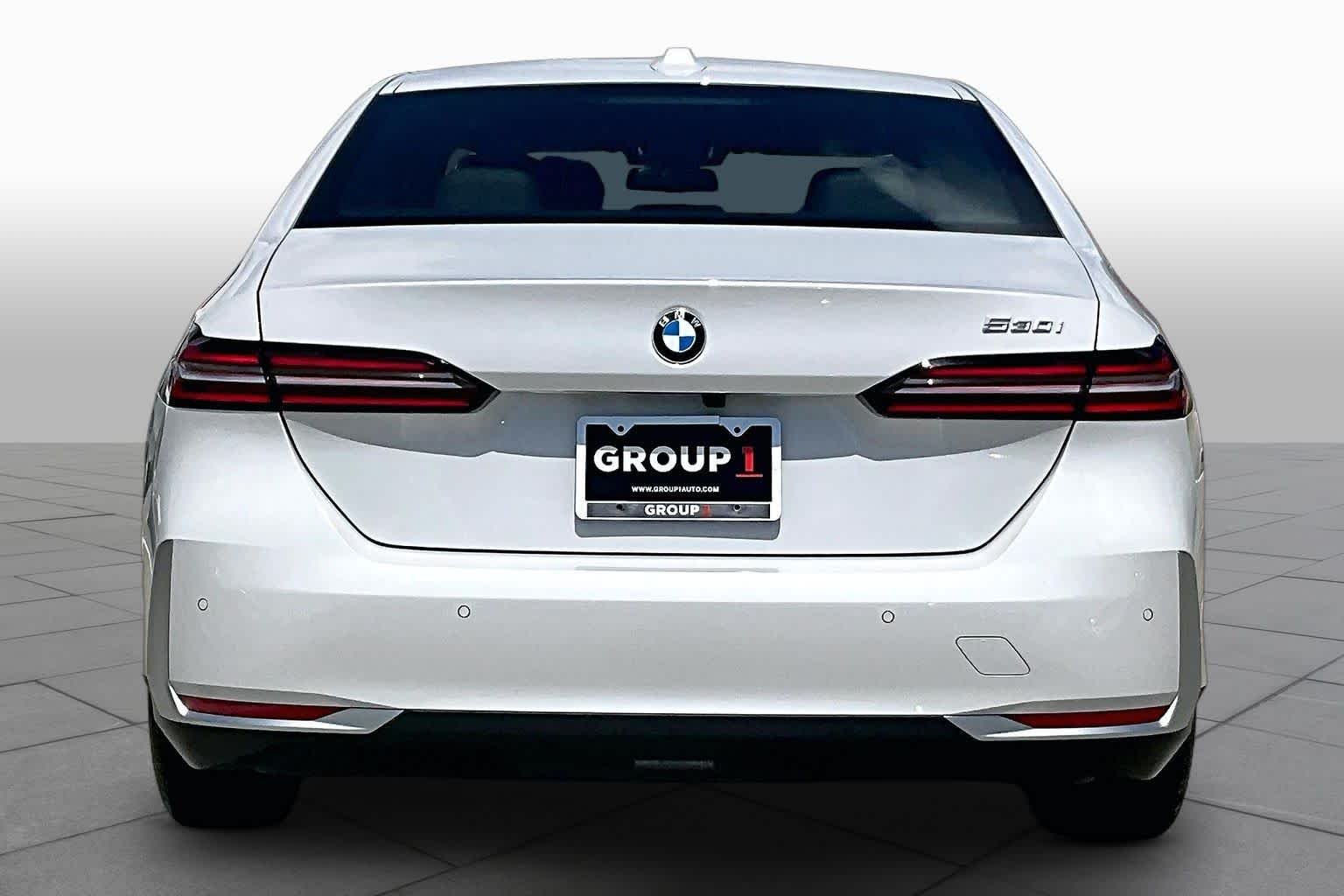 Used 2026 Mineral White Metallic BMW 530i image 4