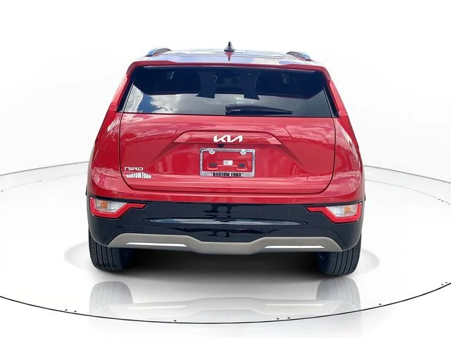 Used 2025 Red Kia Wind image 6