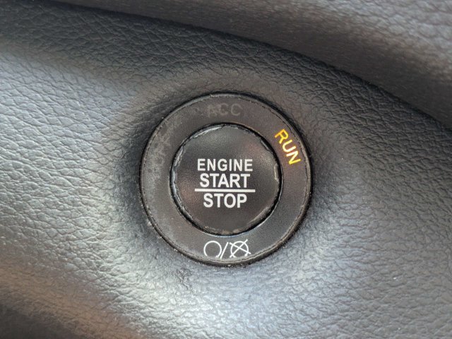 Used 2019 White Jeep Latitude Plus image 33