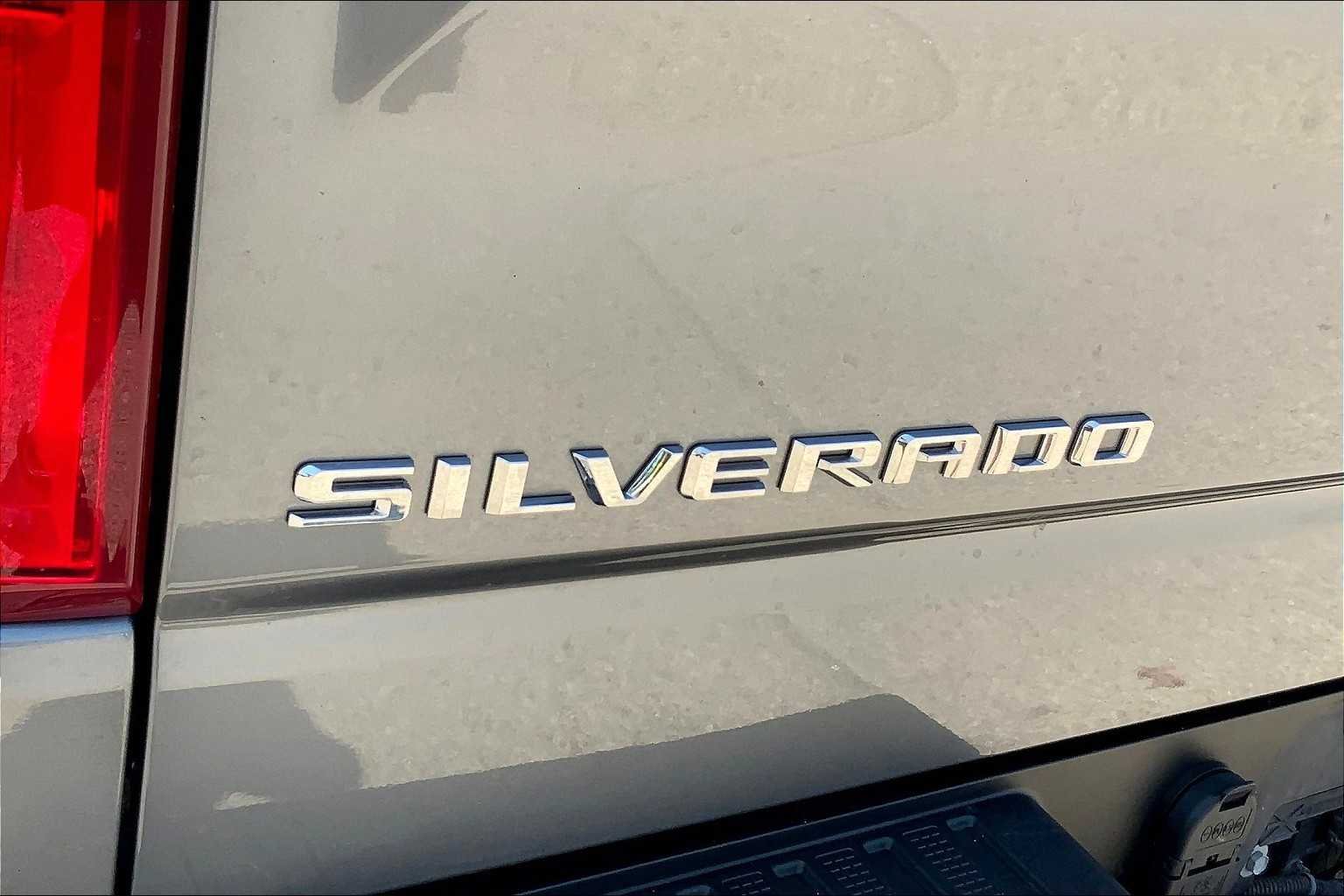 Used 2020 Satin Steel Metallic Chevrolet RST image 31
