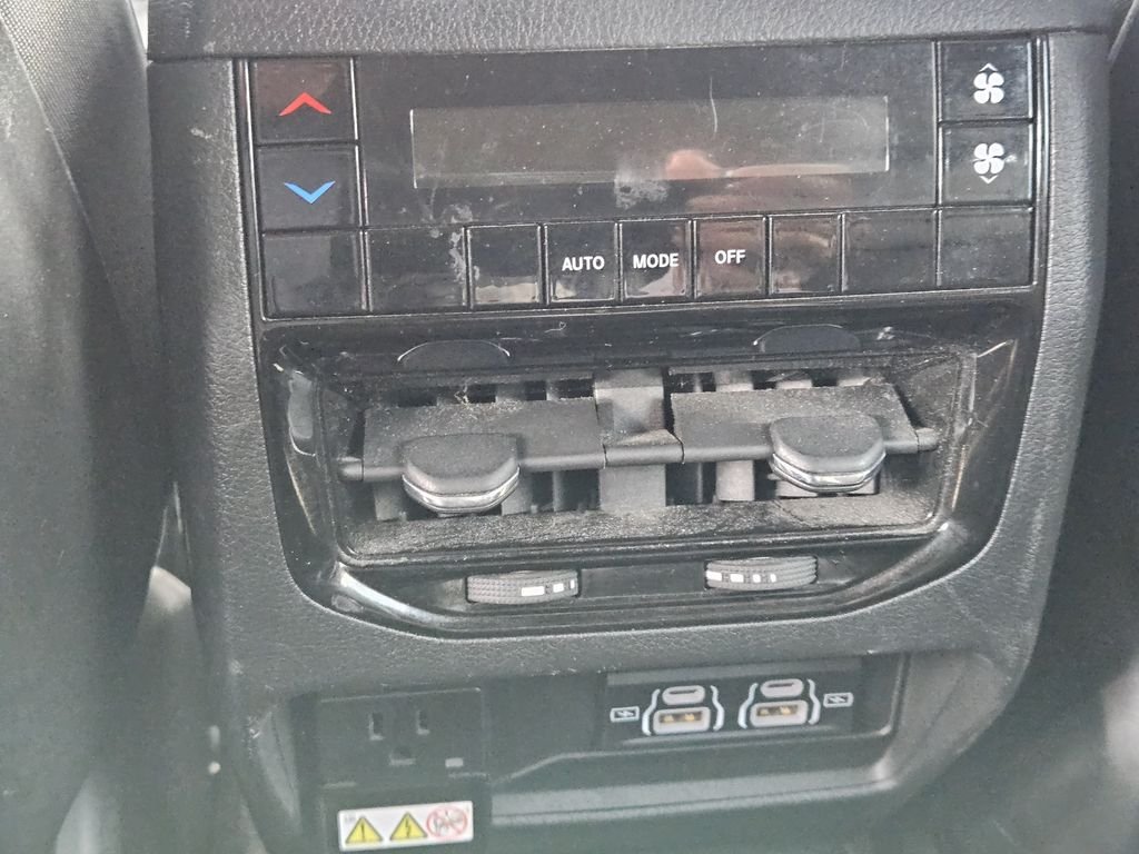 Used 2023 White Jeep Altitude image 28