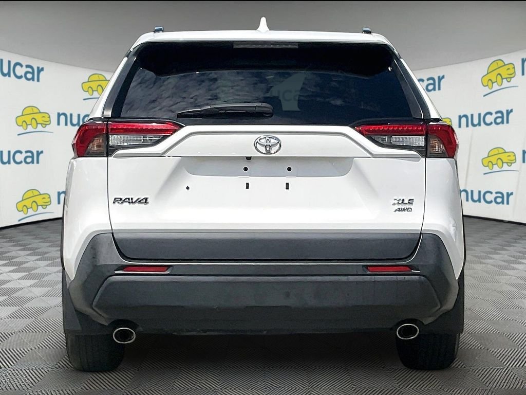 Used 2022 White Toyota XLE image 5
