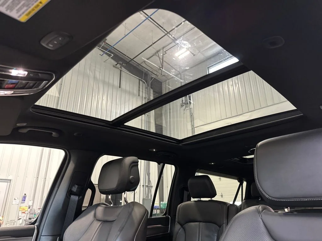 New 2026 Baltic-Gray Metallic Clear-Coat Exterior Paint Jeep Limited Reserve image 28