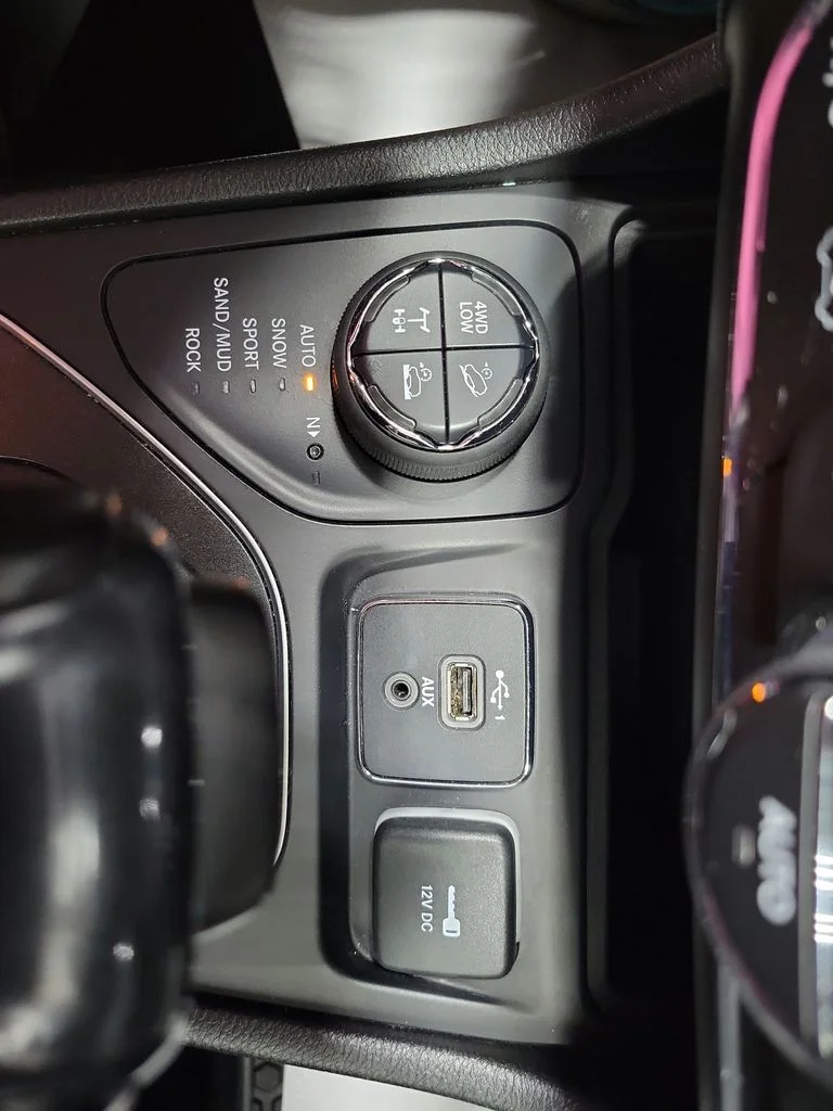 Used 2022 White Jeep Trailhawk image 43