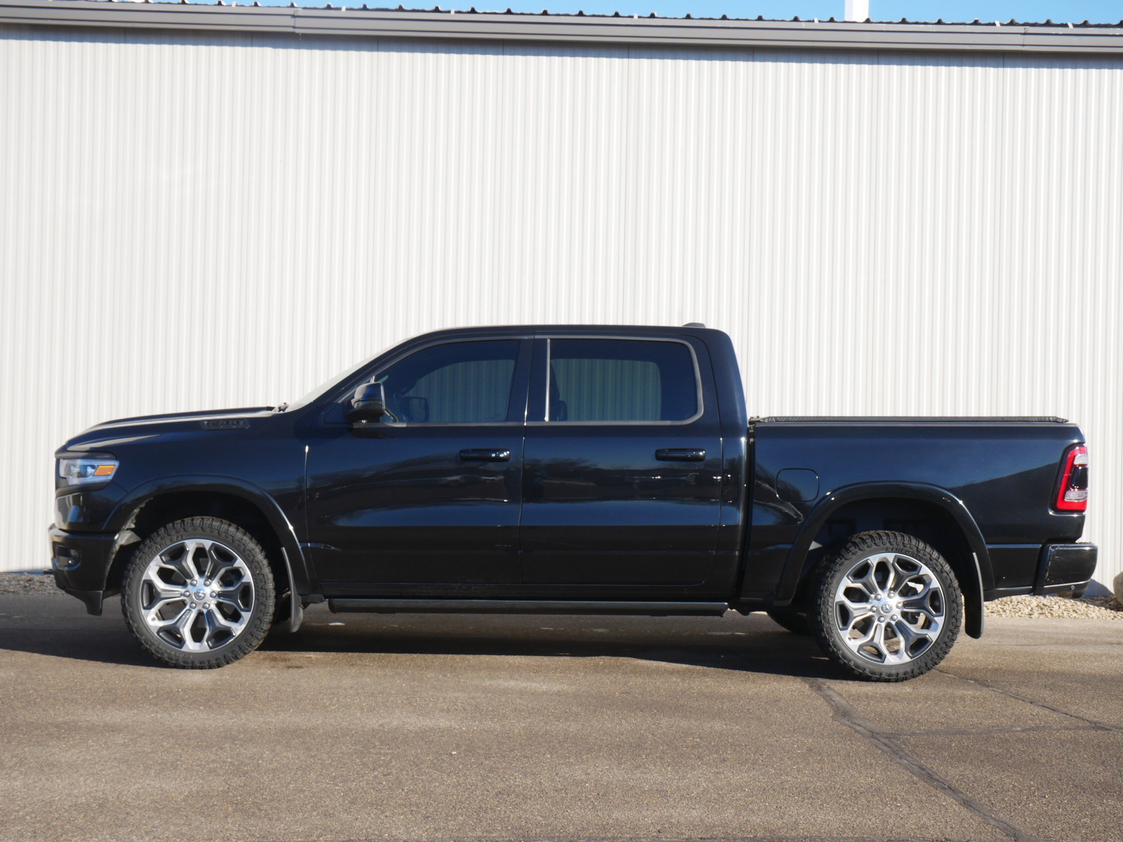 Used 2019 RAM Ram 1500 Pickup Limited with VIN 1C6SRFHT3KN530718 for sale in Hastings, Minnesota