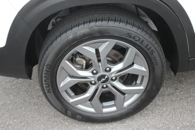 Used 2025 White Kia LX image 35