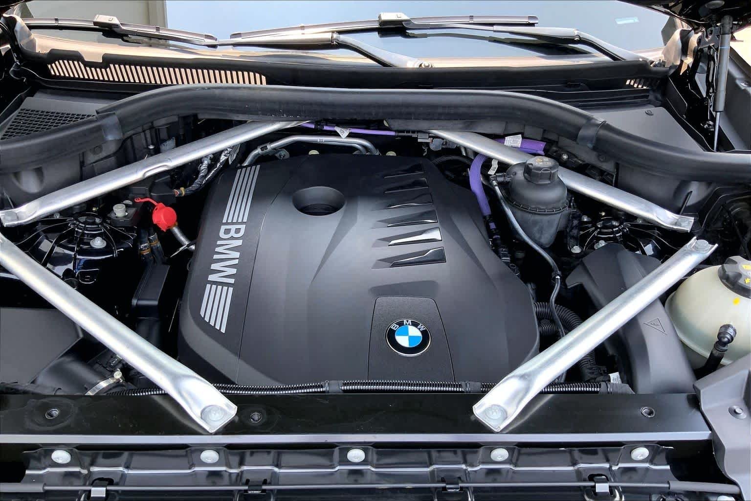 Certified Used 2024 Black Sapphire Metallic BMW xDrive40i image 30