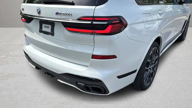 Used 2023 White BMW M60i image 40