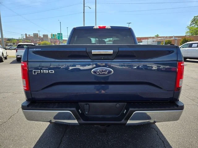 Used 2015 Blue Ford XLT image 7