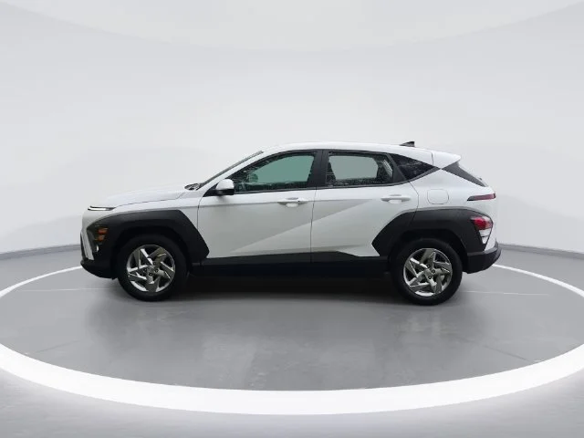 Used 2026 White Hyundai SE image 5