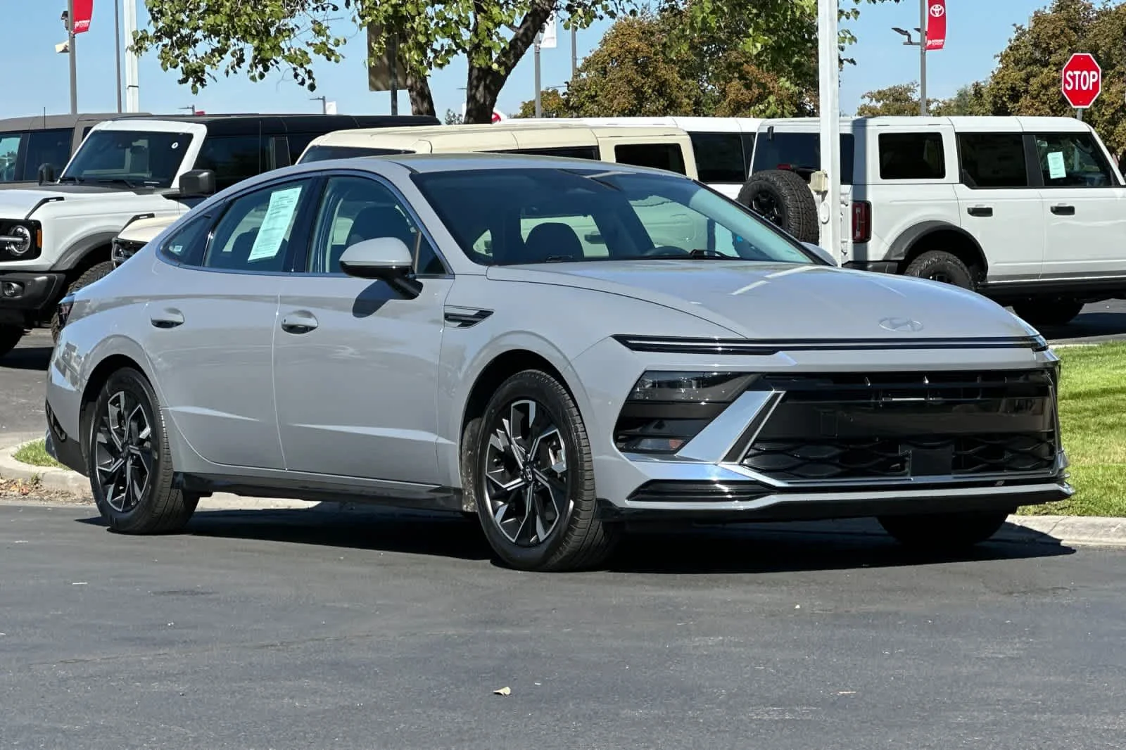 Certified Used 2025 Blue Hyundai SEL image 9
