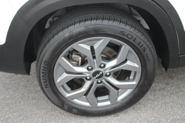 Used 2025 White Kia LX image 35