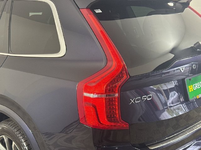 Used 2019 Magic Blue Metallic Volvo Momentum image 32