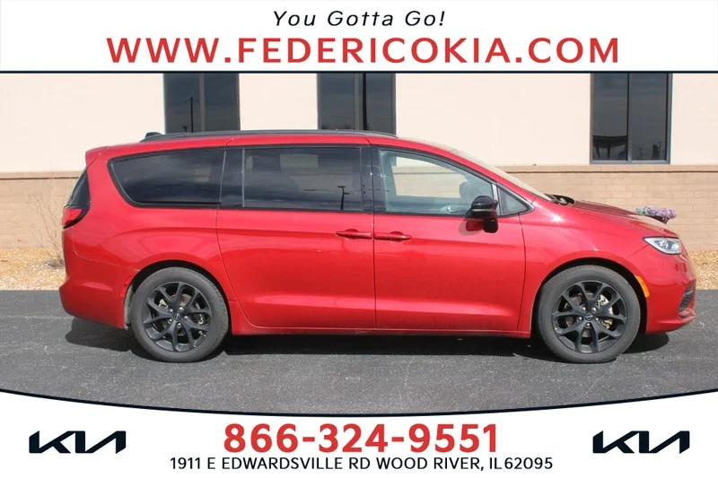 2025 Chrysler Pacifica Limited's photo