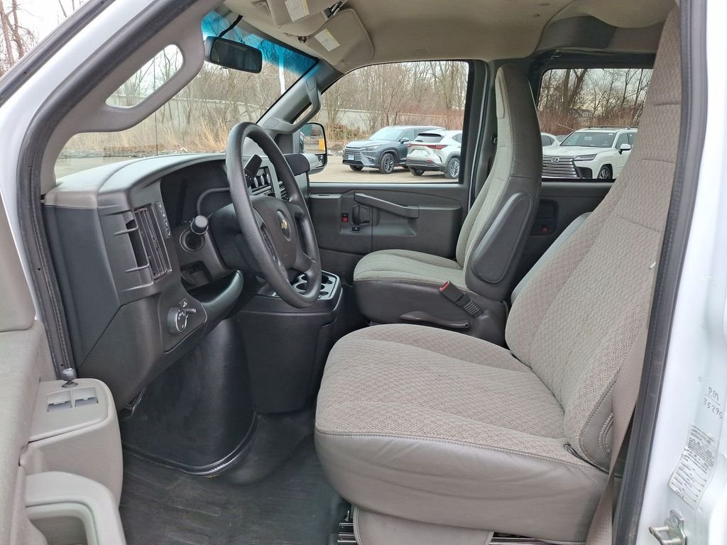 2023 Chevrolet Express Passenger LS - Photo 13