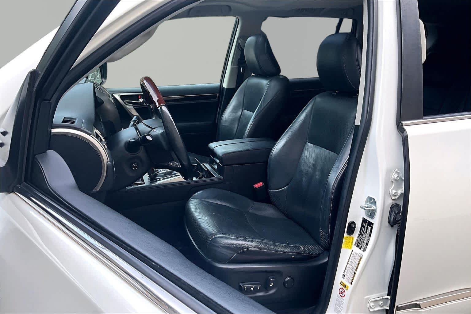 Used 2015 Starfire Pearl Lexus Luxury image 7