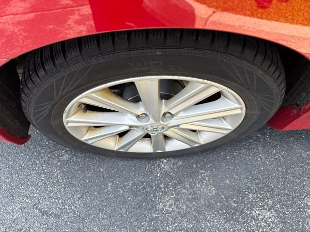 Used 2014 Red Toyota XLE image 4
