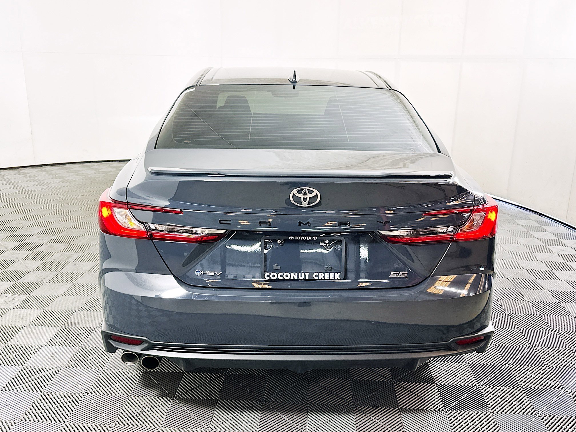 2025 Toyota Camry thumbnail 6