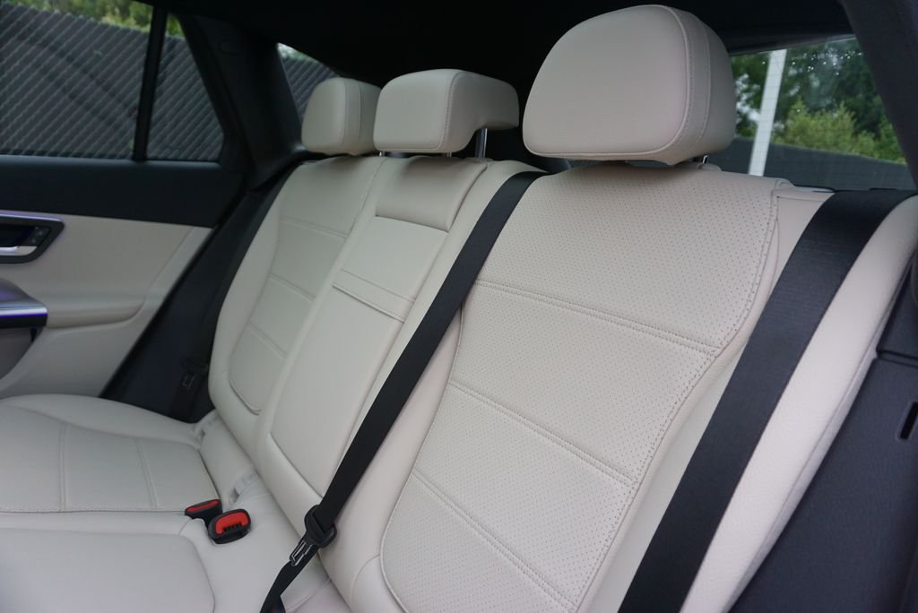 Used 2026 Polar White Mercedes-Benz GLC 300 image 47