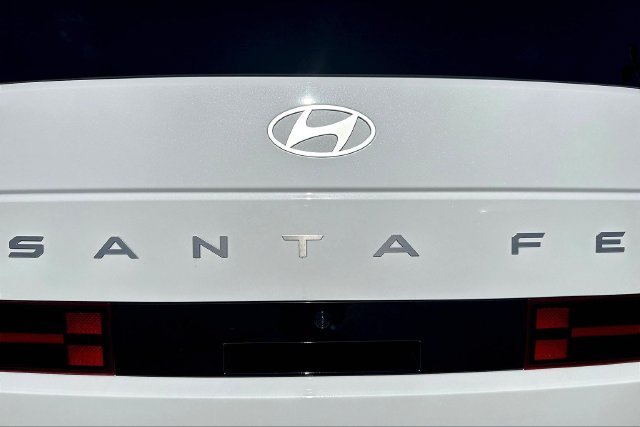 Used 2025 White Hyundai Limited image 26