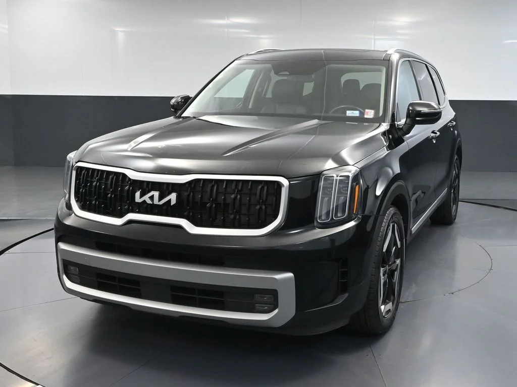 Used 2023 Black Kia EX X-Line image 10