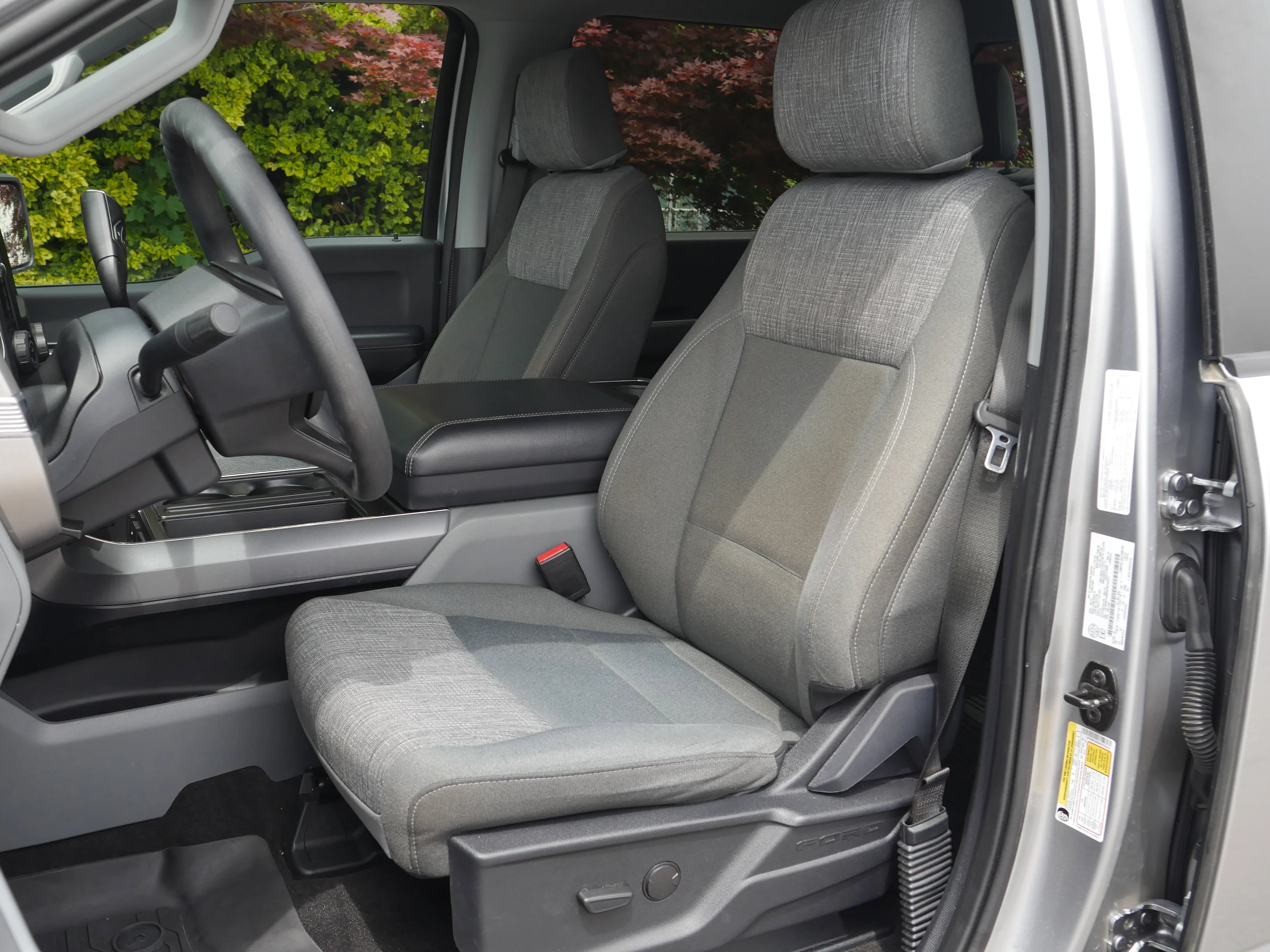Certified Used 2022 Silver Ford XLT image 32